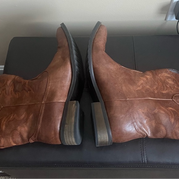 Men's Brown Western Boots - Picture 8 of 11